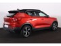 Volvo XC40 T4 R-Design - Panorama/schuifdak - IntelliSafe Assist & Surround - 360º Camera - Verwarmde voorstoelen, stuur & achterbank - Parkeersensoren voor & achter - Elektr. bedienb. voorstoelen met geheugen links - Standkachel - Extra getint glas - Elektr. inklapbare trekhaak - 18' LMV