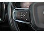 Volvo XC40 T4 R-Design - Panorama/schuifdak - IntelliSafe Assist & Surround - 360º Camera - Verwarmde voorstoelen, stuur & achterbank - Parkeersensoren voor & achter - Elektr. bedienb. voorstoelen met geheugen links - Standkachel - Extra getint glas - Elektr. inklapbare trekhaak - 18' LMV