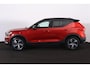 Volvo XC40 T4 R-Design - Panorama/schuifdak - IntelliSafe Assist & Surround - 360º Camera - Verwarmde voorstoelen, stuur & achterbank - Parkeersensoren voor & achter - Elektr. bedienb. voorstoelen met geheugen links - Standkachel - Extra getint glas - Elektr. inklapbare trekhaak - 18' LMV