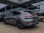 Porsche Cayenne Coupé 3.0 E-Hybrid | SPORTDESIGN | SPORTCHRONO | SOFTCLOSE | PANORAMADAK | PASM LUCHTVERING | 18-WEG STOELEN | TREKHAAK | 360 CAMERA | BOSE AUDIO | SPORTUITLAAT EINDSTUKKEN ZWART | STUUR + STOELVERWARMING
