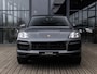 Porsche Cayenne Coupé 3.0 E-Hybrid | SPORTDESIGN | SPORTCHRONO | SOFTCLOSE | PANORAMADAK | PASM LUCHTVERING | 18-WEG STOELEN | TREKHAAK | 360 CAMERA | BOSE AUDIO | SPORTUITLAAT EINDSTUKKEN ZWART | STUUR + STOELVERWARMING