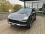 Porsche Cayenne Coupé 3.0 E-Hybrid | SPORTDESIGN | SPORTCHRONO | SOFTCLOSE | PANORAMADAK | PASM LUCHTVERING | 18-WEG STOELEN | TREKHAAK | 360 CAMERA | BOSE AUDIO | SPORTUITLAAT EINDSTUKKEN ZWART | STUUR + STOELVERWARMING