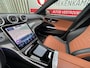 Mercedes-Benz C-klasse 300 e AMG Line 18"/Leder/Panoramadak/360 camera/Dodehoek/Keyless/Stoelverwarming + memory l + r/Sfeerverlichting premium/Apple Carplay & Android Auto