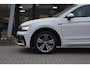Volkswagen Tiguan 1.5 TSI ACT R-Line | TREKHAAK | CAMERA | DEALER ONDERHOUDEN | STOELVERWARMING | PANORAMADAK | APPLE CARPLAY