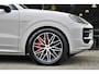 Porsche Cayenne 3.0 S E-Hybrid SportDesign 520pk Krijt Pano SoftClose Trekhaak Head-up InnoDrive Keyless 360-camera Bose