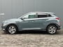 Hyundai Kona 1.6 GDI 141pk HEV Fashion | Camera | Trekhaak | Carplay | Premium audio | Climate controle | Adaptive cruise controle | Dodehoek detectie | Head up display | Navigatie | Keyless entry | Inklapbare spiegels