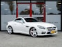 Mercedes-Benz SLK 350 Edition 1 AMG | Magic Sky Control | Stoelverwarming | Nek Verwarming | Harman & Kardon | Rundleder met Rode Sticksels | Parkeersensoren | Navigatie | Bluetooth | Parelmoer Lak | Bi-Xenon | LED Achter |