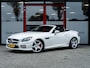 Mercedes-Benz SLK 350 Edition 1 AMG | Magic Sky Control | Stoelverwarming | Nek Verwarming | Harman & Kardon | Rundleder met Rode Sticksels | Parkeersensoren | Navigatie | Bluetooth | Parelmoer Lak | Bi-Xenon | LED Achter |