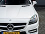 Mercedes-Benz SLK 350 Edition 1 AMG | Magic Sky Control | Stoelverwarming | Nek Verwarming | Harman & Kardon | Rundleder met Rode Sticksels | Parkeersensoren | Navigatie | Bluetooth | Parelmoer Lak | Bi-Xenon | LED Achter |