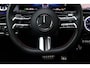 Mercedes-Benz A-klasse 250 e AMG Line | Panoramadak | Memory | HUD | Keyless Go | Advanced Sound System | Surround Camera | Multibeam LED | Dodehoekassistent | Sfeerverlichting |