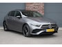 Mercedes-Benz A-klasse 250 e AMG Line | Panoramadak | Memory | HUD | Keyless Go | Advanced Sound System | Surround Camera | Multibeam LED | Dodehoekassistent | Sfeerverlichting |