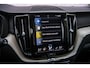 Volvo XC60 2.0 B4 Inscription | Trekhaak | Panoramadak | Lederen bekleding | Harman Kardon audio | Stoel- en stuurwielverwarming | Parkeersensoren voor + achter | Achteruitrijcamera | Navigatie | Apple Carplay / Android Auto |