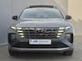 Hyundai Tucson 1.6 T-GDI PHEV Plug-in N Line Sky 4WD Automaat / Fabrieksgarantie tot 10-2027 / Trekgewicht 1350 kg / Glazen schuif- en kanteldak / EAER bereik 62 km bereik stad 74 km / Elektrische achterklep / Stuur-, Stoel en Achterbank verwarming /