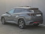 Hyundai Tucson 1.6 T-GDI PHEV Plug-in N Line Sky 4WD Automaat / Fabrieksgarantie tot 10-2027 / Trekgewicht 1350 kg / Glazen schuif- en kanteldak / EAER bereik 62 km bereik stad 74 km / Elektrische achterklep / Stuur-, Stoel en Achterbank verwarming /