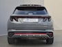 Hyundai Tucson 1.6 T-GDI PHEV Plug-in N Line Sky 4WD Automaat / Fabrieksgarantie tot 10-2027 / Trekgewicht 1350 kg / Glazen schuif- en kanteldak / EAER bereik 62 km bereik stad 74 km / Elektrische achterklep / Stuur-, Stoel en Achterbank verwarming /