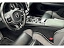 Volvo V60 2.0 T6 AWD 250kW/340pk Aut8 Recharge R-Design HARMAN/KARDON + ADAPT.CRUISE + STYLING PAKKET + EL.TREKHAAK + PILOT ASSIST + STOEL-&STUURVERWARMING + STANDKACHEL + ON-CALL + CAMERA + PARKSENSOREN + 19" LM-VELGEN!!