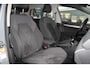 Volkswagen Golf 1.5-150pk TSI Highline. Erg nette, sportieve en goed onderhouden VW Golf ! Slechts 41.000km ! Autm. airco dual, digitaal dashb., adapt. cruise cntrl, navigatie, tel. voorb., trekhaak + afn. kgl, IQ lights, LM wielen, elektr. panoramadak, stoel- en stuurverwarming etc.