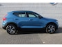 Volvo XC40 B4 Automaat Plus Dark | Verwarmbare voorstoelen | Verwarmbaar stuurwiel | Camera achter | Verwarmbare voorruit | Premium Sound by Harman Kardon | Elektrisch verstelbare voorstoelen | Noodreservewiel | Apple Carplay | Android Auto | Google Maps | Google Assistant | Blis | 18 inch | Semi elektrische trekhaak