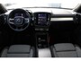 Volvo XC40 B4 Automaat Plus Dark | Verwarmbare voorstoelen | Verwarmbaar stuurwiel | Camera achter | Verwarmbare voorruit | Premium Sound by Harman Kardon | Elektrisch verstelbare voorstoelen | Noodreservewiel | Apple Carplay | Android Auto | Google Maps | Google Assistant | Blis | 18 inch | Semi elektrische trekhaak
