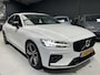 Volvo S60 2.0 B3 R-Design DISTR.RIEM = VERVANGEN I NAVI + CAMERA I LED I 19-INCH I KEURIG NETJES I TREKHAAK