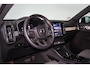 Volvo XC40 B3 Plus Dark - IntelliSafe Assist & Surround - 360º Camera - Harman/Kardon audio - Verwarmde voorstoelen & stuur - Parkeersensoren voor & achter - Elektr. bedienb. voorstoelen met geheugen links - Draadloze tel. lader - Extra getint glas - 19' LMV