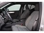 Volvo XC40 B3 Plus Dark - IntelliSafe Assist & Surround - 360º Camera - Harman/Kardon audio - Verwarmde voorstoelen & stuur - Parkeersensoren voor & achter - Elektr. bedienb. voorstoelen met geheugen links - Draadloze tel. lader - Extra getint glas - 19' LMV