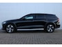 Volvo V60 Cross Country 2.0 B5 AWD Pro | Panoramadak | Bestuurdersstoel met geheugenfunctie | Adaptieve Cruise Control | Elektrisch bedienbare achterklep | Apple Carplay | Android Auto | Achteruitrijcamera