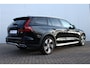 Volvo V60 Cross Country 2.0 B5 AWD Pro | Panoramadak | Bestuurdersstoel met geheugenfunctie | Adaptieve Cruise Control | Elektrisch bedienbare achterklep | Apple Carplay | Android Auto | Achteruitrijcamera