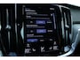 Volvo V60 Cross Country 2.0 B5 AWD Pro | Panoramadak | Bestuurdersstoel met geheugenfunctie | Adaptieve Cruise Control | Elektrisch bedienbare achterklep | Apple Carplay | Android Auto | Achteruitrijcamera