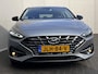 Hyundai i30 1.5 T-GDi MHEV Hybrid EDITION 30 DCT / Fabrieksgarantie tot 09-2026 ** / Dealer onderhouden / Navigatie / Stuur- en stoelverwarming / Achteruitrijcamera / Apple Carplay Android / 17" LM wielen /