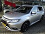Mitsubishi Outlander 2.4 PHEV Pure 4WD | 240 PK | 18" TWO TONE LICHTMETALEN WIELEN | AUTOMAAT | TREKHAAK | 1.500 KG TREKGEWICHT |