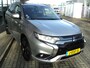 Mitsubishi Outlander 2.4 PHEV Pure 4WD | 240 PK | 18" TWO TONE LICHTMETALEN WIELEN | AUTOMAAT | TREKHAAK | 1.500 KG TREKGEWICHT |