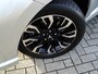 Mitsubishi Outlander 2.4 PHEV Pure 4WD | 240 PK | 18" TWO TONE LICHTMETALEN WIELEN | AUTOMAAT | TREKHAAK | 1.500 KG TREKGEWICHT |