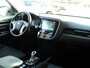 Mitsubishi Outlander 2.4 PHEV Pure 4WD | 240 PK | 18" TWO TONE LICHTMETALEN WIELEN | AUTOMAAT | TREKHAAK | 1.500 KG TREKGEWICHT |