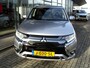 Mitsubishi Outlander 2.4 PHEV Pure 4WD | 240 PK | 18" TWO TONE LICHTMETALEN WIELEN | AUTOMAAT | TREKHAAK | 1.500 KG TREKGEWICHT |
