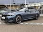 BMW 3-Serie Touring 330e M-SPORT ** ADAPT, LED, LEDER, HuD, MEM, ACC, TREKH, H&K SOUND, 19-inch LMV ** 1e EIG - BMW GAR. t/m 11-2029 ** ** INFORMEER OOK NAAR ONZE AANTREKKELIJKE FINANCIAL-LEASE TARIEVEN **