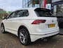 Volkswagen Tiguan 1.4 TSI ACT R-LINE AUTOMAAT | LED | Wegkl. Trekhaak | Navigatie | Climate Control | Cruise Control | 19 inch