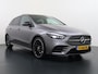Mercedes-Benz B-klasse 250 e AMG Line | Trekhaak Wegklapbaar | Panorama - Schuifdak | 19" Multispaaks AMG Velgen | Achteruitrij Camera | Apple Carplay | DAB+ Radio