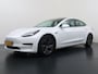 Tesla Model 3 RWD Plus 325PK S.O.H. 92% AutoPilot Leder Panoramadak Adaptive-Cruise Lmv Camera's Elektr.Stuur+Stoelen+Geheugen EasyEntry Verwarmde stoelen Park assistent PDC WIFI Lane-Assist Speed-Assist Navi LED Comfortstoelen ACC DAB Keyless en Voorverwarmen interieur via App One-Pedal-Drive 1e Eigenaar Origineel Nederlandse auto Garantie Accu tot 30-6-2028 max 160.000km