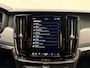 Volvo V90 T6 350pk AWD Plus Dark / 360 Camera / Full-LED / El. Trekhaak / Getint glas / El. Stoelen / Harman&Kardon Audio / 19'' / ACC / BLIS / Stoel + Stuurw. Verwarming /