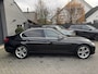 BMW 3-Serie 320i Corporate Lease High Executive | Navigatie | Privacy Glass | Lichtmetalen Velgen | Climate Control | Xenon |