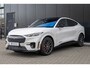 Ford Mustang Mach-E GT Extended AWD 98 kWh | Pano-dak | Parelmoer Wit Metallic! | 100% Dealer Onderhouden | B&O audio | 360 Camera | Standkachel!