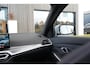 BMW 3-Serie Touring 330e M Sport | M Kuipstoelen | HUD | Stoelverwarming | 19'' lm velgen | Elektrisch verstelbare stoelen incl. geheugen | Panoramisch schuif/kanteldak | Climate Control | Parkeercamera | Apple CarPlay | HiFi | Adaptieve cruise control |