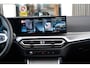 BMW 3-Serie Touring 330e M Sport | M Kuipstoelen | HUD | Stoelverwarming | 19'' lm velgen | Elektrisch verstelbare stoelen incl. geheugen | Panoramisch schuif/kanteldak | Climate Control | Parkeercamera | Apple CarPlay | HiFi | Adaptieve cruise control |