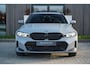 BMW 3-Serie Touring 330e M Sport | M Kuipstoelen | HUD | Stoelverwarming | 19'' lm velgen | Elektrisch verstelbare stoelen incl. geheugen | Panoramisch schuif/kanteldak | Climate Control | Parkeercamera | Apple CarPlay | HiFi | Adaptieve cruise control |