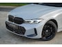 BMW 3-Serie Touring 330e M Sport | M Kuipstoelen | HUD | Stoelverwarming | 19'' lm velgen | Elektrisch verstelbare stoelen incl. geheugen | Panoramisch schuif/kanteldak | Climate Control | Parkeercamera | Apple CarPlay | HiFi | Adaptieve cruise control |