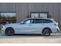 BMW 3-Serie Touring 330e M Sport | M Kuipstoelen | HUD | Stoelverwarming | 19'' lm velgen | Elektrisch verstelbare stoelen incl. geheugen | Panoramisch schuif/kanteldak | Climate Control | Parkeercamera | Apple CarPlay | HiFi | Adaptieve cruise control |
