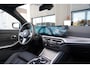 BMW 3-Serie Touring 330e M Sport | M Kuipstoelen | HUD | Stoelverwarming | 19'' lm velgen | Elektrisch verstelbare stoelen incl. geheugen | Panoramisch schuif/kanteldak | Climate Control | Parkeercamera | Apple CarPlay | HiFi | Adaptieve cruise control |