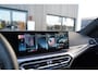BMW 3-Serie Touring 330e M Sport | M Kuipstoelen | HUD | Stoelverwarming | 19'' lm velgen | Elektrisch verstelbare stoelen incl. geheugen | Panoramisch schuif/kanteldak | Climate Control | Parkeercamera | Apple CarPlay | HiFi | Adaptieve cruise control |