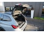 BMW 3-Serie Touring 330e M Sport | M Kuipstoelen | HUD | Stoelverwarming | 19'' lm velgen | Elektrisch verstelbare stoelen incl. geheugen | Panoramisch schuif/kanteldak | Climate Control | Parkeercamera | Apple CarPlay | HiFi | Adaptieve cruise control |